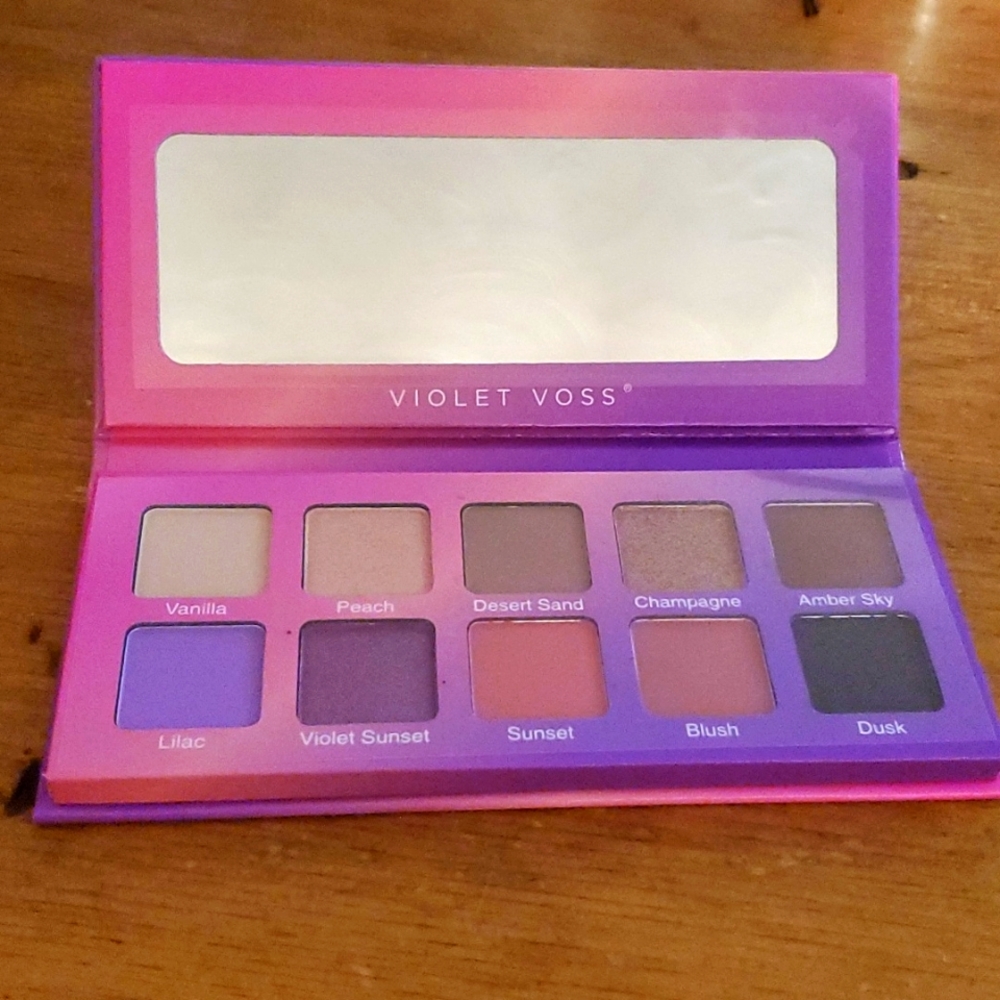Violet Voss eye shadow palette